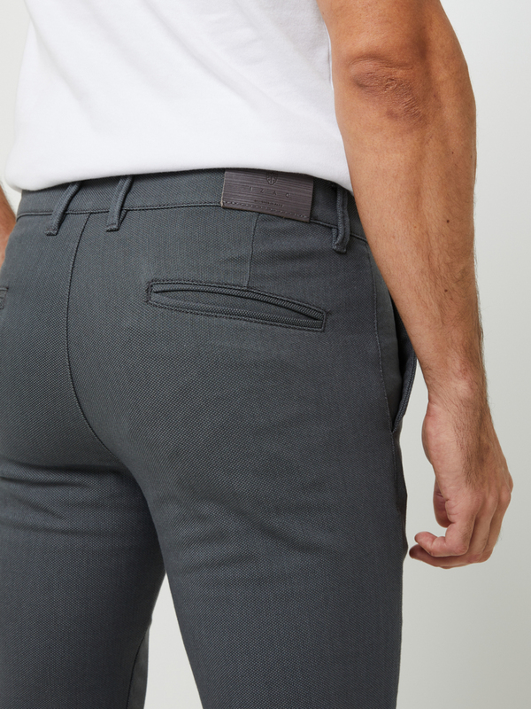 IZAC Pantalon Chino Slim En Coton Stretch Micro Structur Gris Photo principale