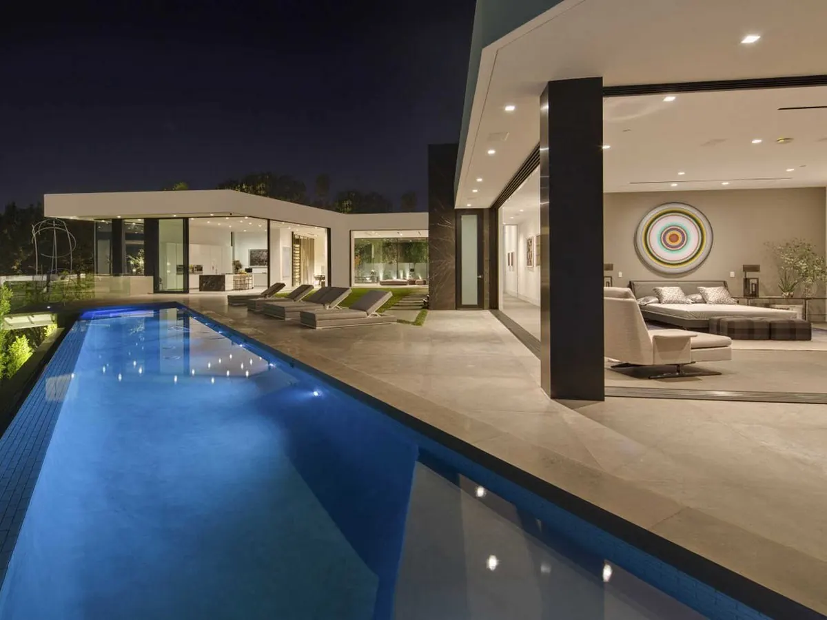 Indoor-outdoor rooftop swimming pool
