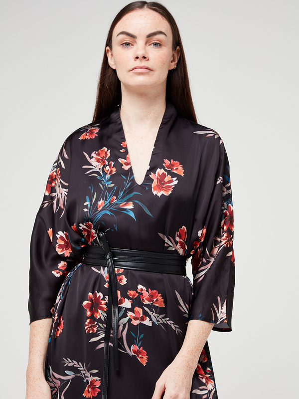 MOLLY BRACKEN Robe Kimono En Satin Imprim Fleurs Noir Photo principale
