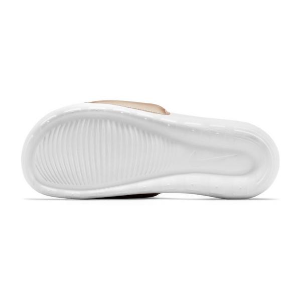 NIKE Sandales Nike Victori One Slide Mtlc Red Bronze / White / White Photo principale
