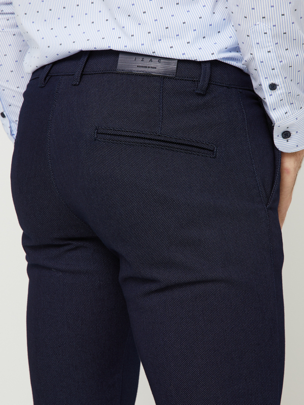 IZAC Pantalon Chino Coupe Slim Tissu Micro Textur Uni Bleu marine Photo principale