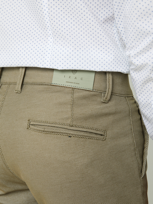 IZAC Pantalon Chino Slim Tissu Stretch Uni Micro Textur Vert kaki Photo principale