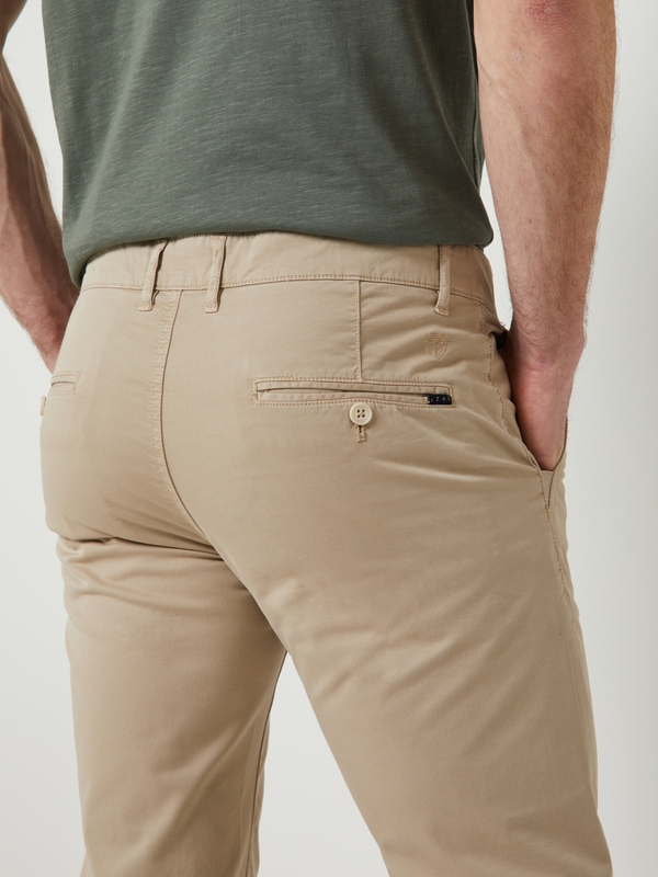 IZAC Pantalon Chino En Coton Stretch Coupe Slim Beige Photo principale