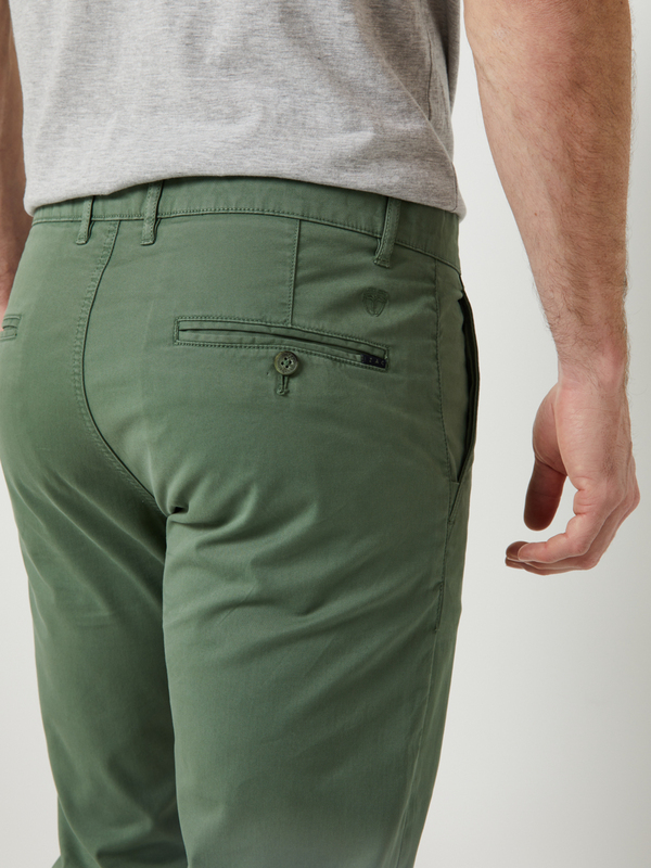 IZAC Pantalon Chino En Coton Stretch Coupe Slim Vert Photo principale