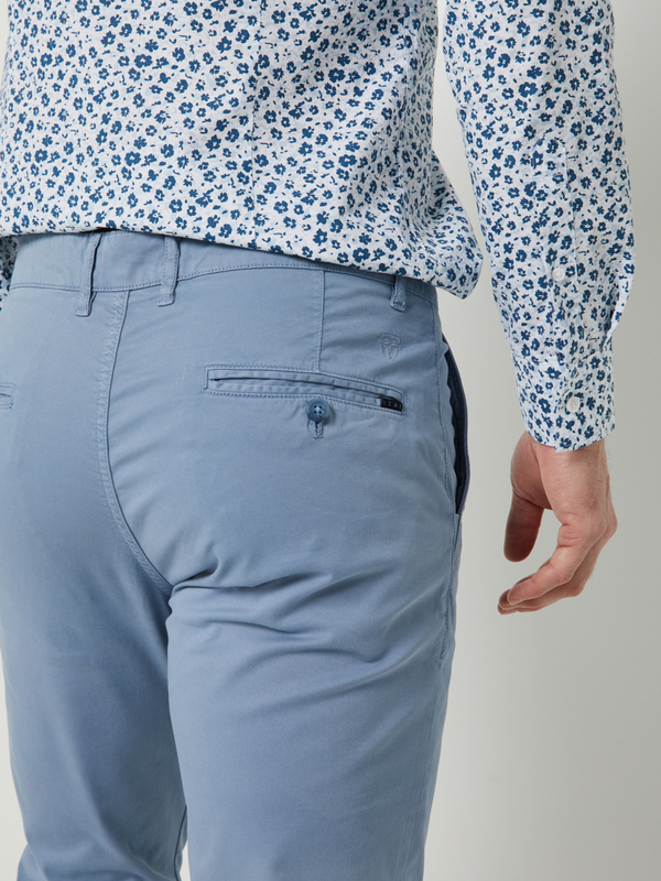 IZAC Pantalon Chino En Coton Stretch Coupe Slim Bleu Photo principale