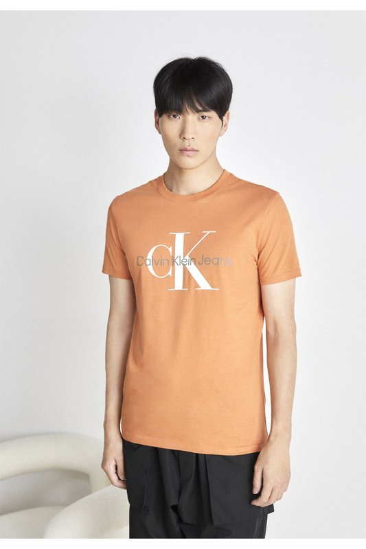 CALVIN KLEIN Tshirt Gros Logo Print  -  Calvin Klein - Homme SEC Burnt Clay/Bright White Photo principale