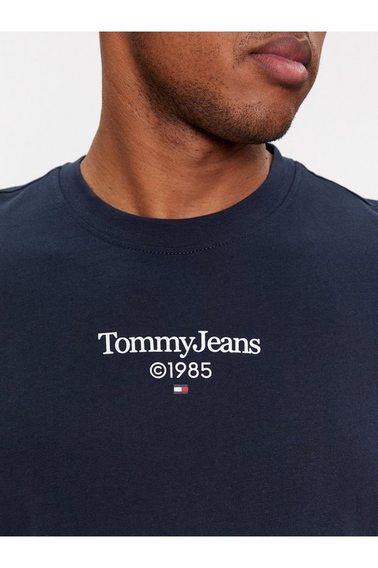 TOMMY JEANS Tshirt 100% Coton Logo Print  -  Tommy Jeans - Homme C1G Dark Night Navy Photo principale