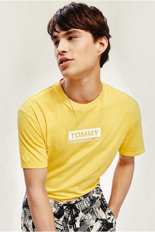 TOMMY JEANS Tee Shirt Basic  Logo Imprim   -  Tommy Jeans - Homme ZFU jaune 1091722